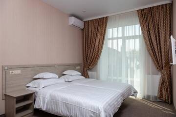 Улучшенный двухместный номер с 2 отдельными кроватями в Отеле Villa Sarra